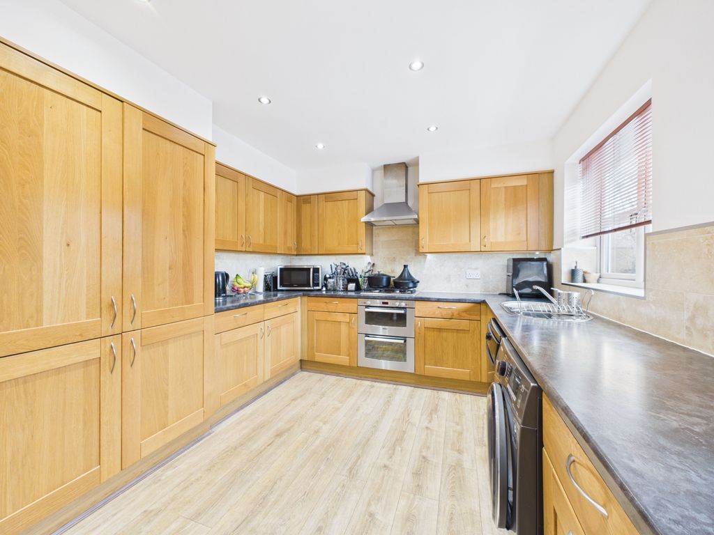 Property photo 2 of 30 Cam04174G0-Pr0120-Still019