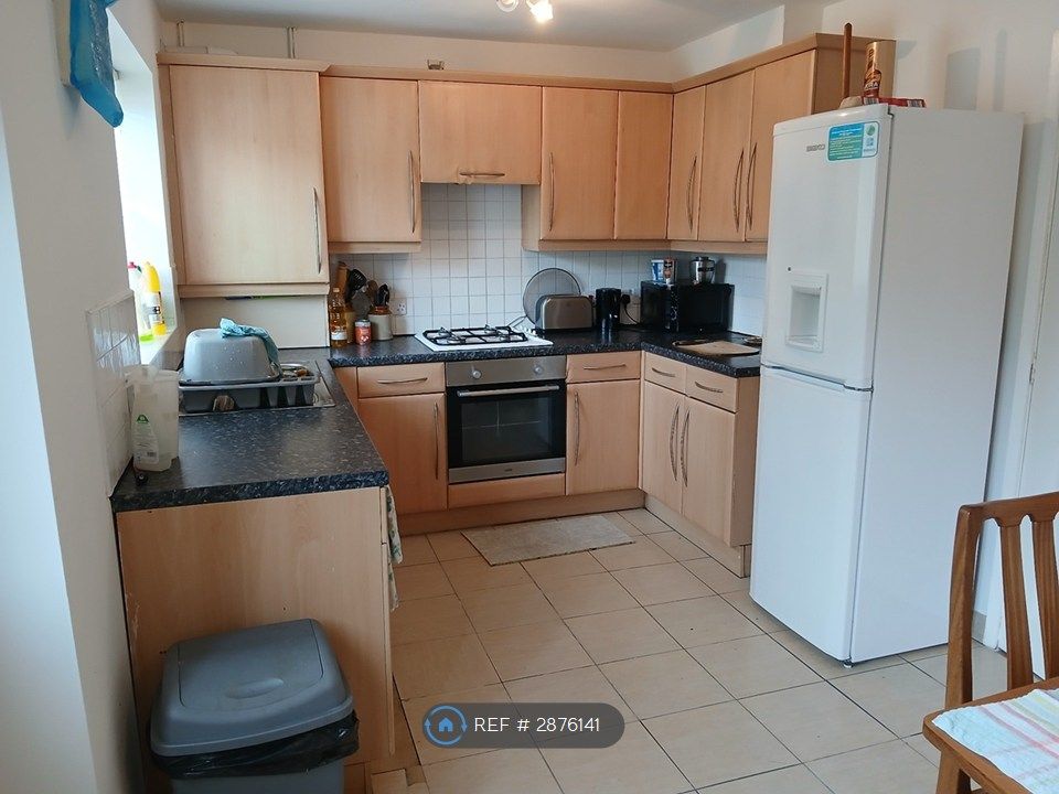 Property photo 3 of 21 Kitchen