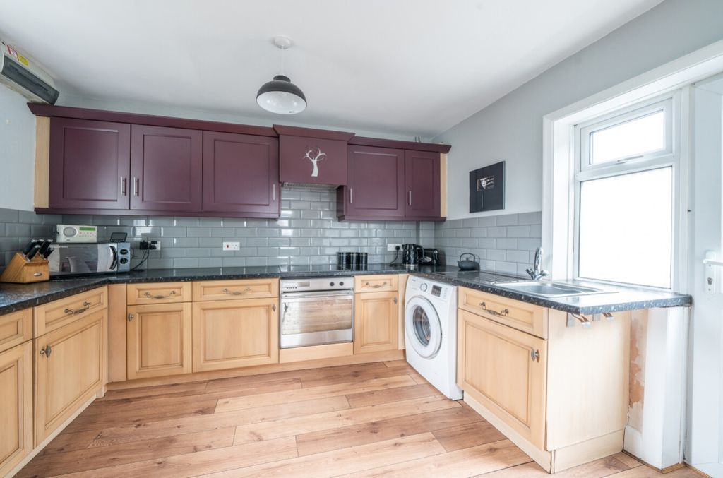 Property photo 3 of 10 1225980 (3)
