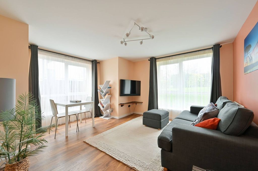 Property photo 2 of 10