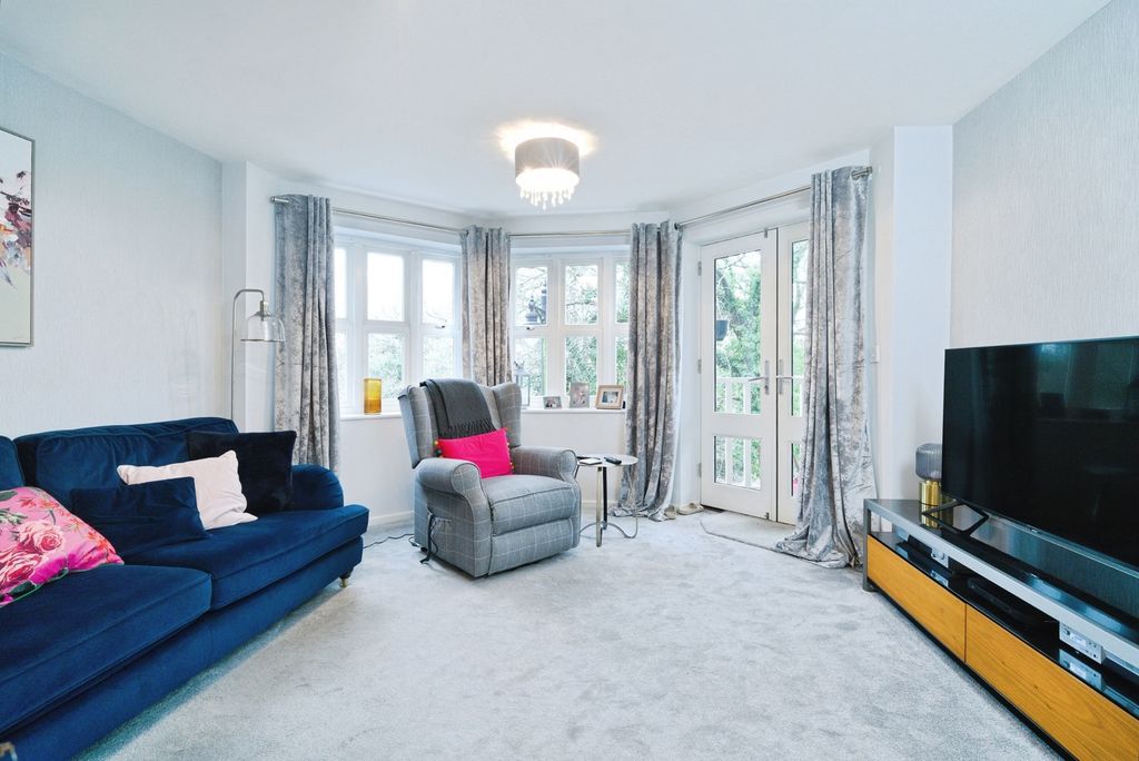 Property photo 3 of 15 Pbox-Img.Jpg