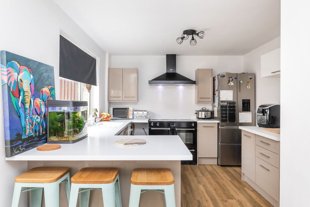 Property photo 2 of 12 5206672