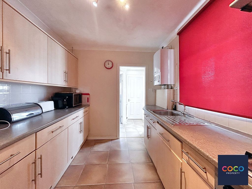 Property photo 3 of 11 Kitchen Out