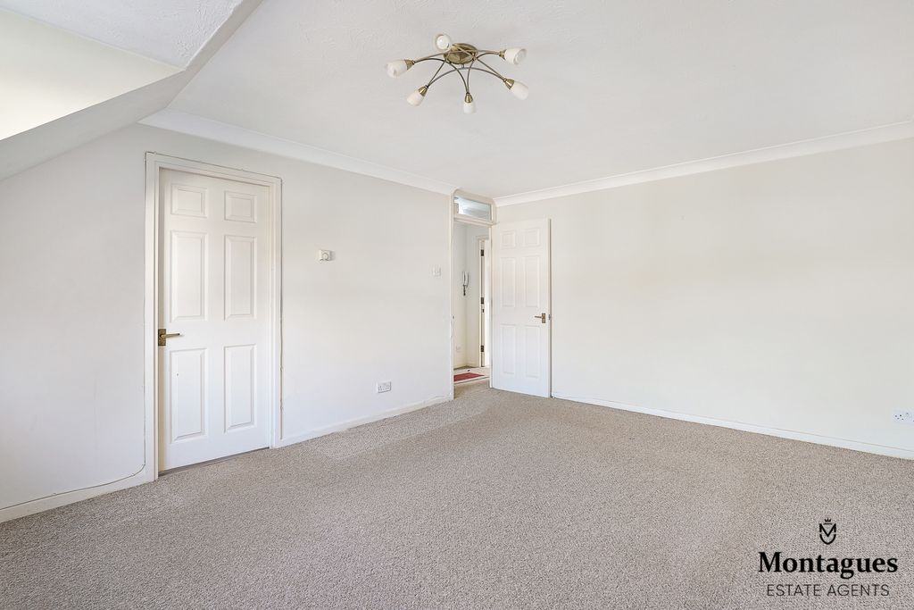 Property photo 2 of 14 Photo 8