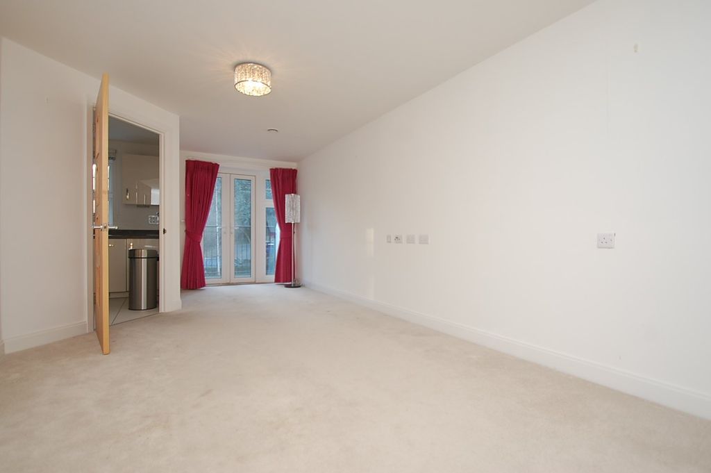 Property photo 3 of 11 Living Room
