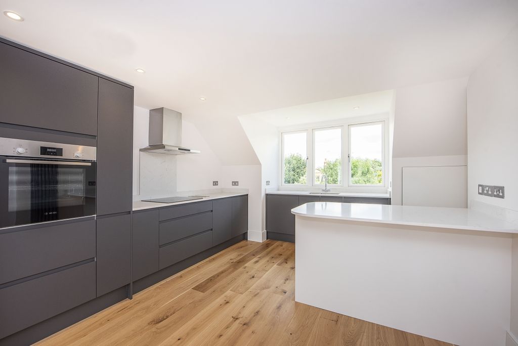 Property photo 2 of 11 Marchmont-Road (6)