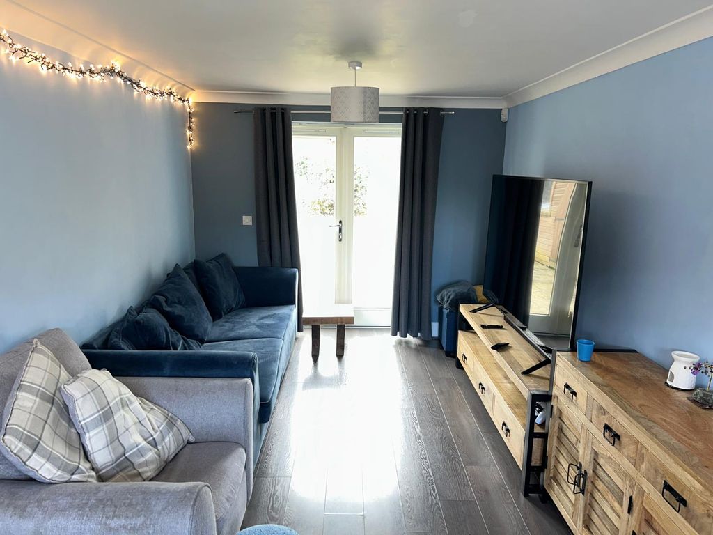 Property photo 2 of 8