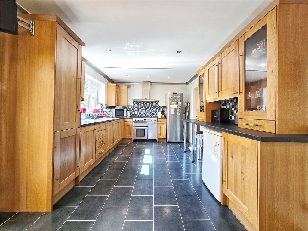 Property photo 3 of 23 Fitted Kitchen