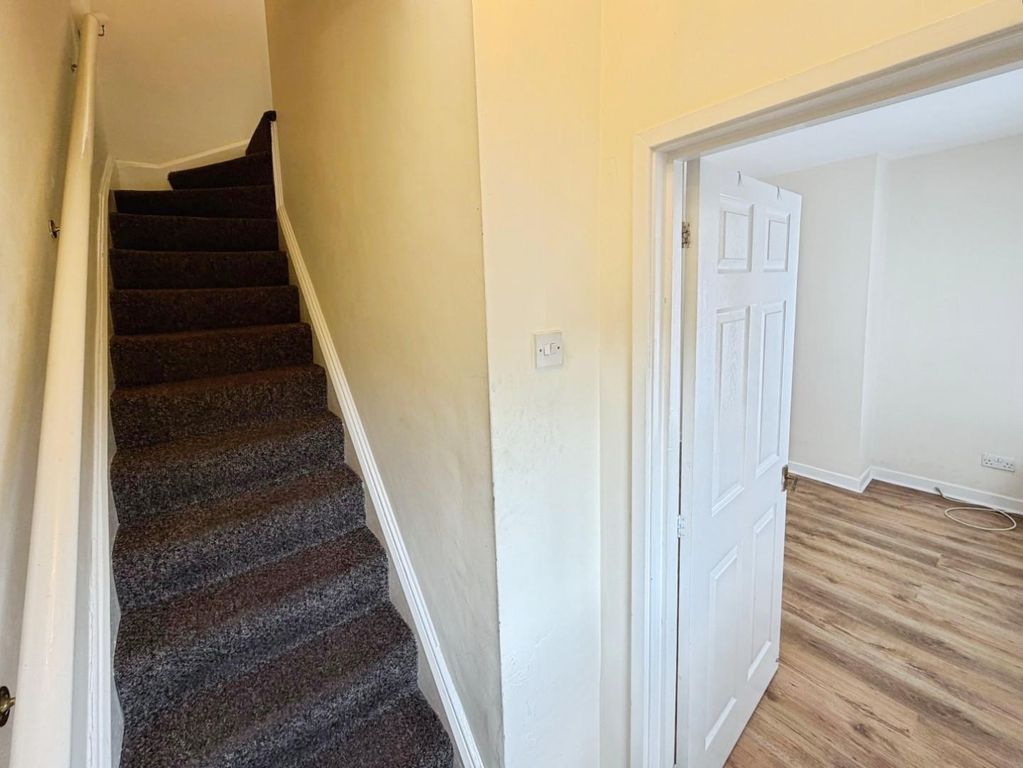 Property photo 3 of 25 993312F4--4693-Ae7B-8A06Ec44F63F-63879-00001924F94