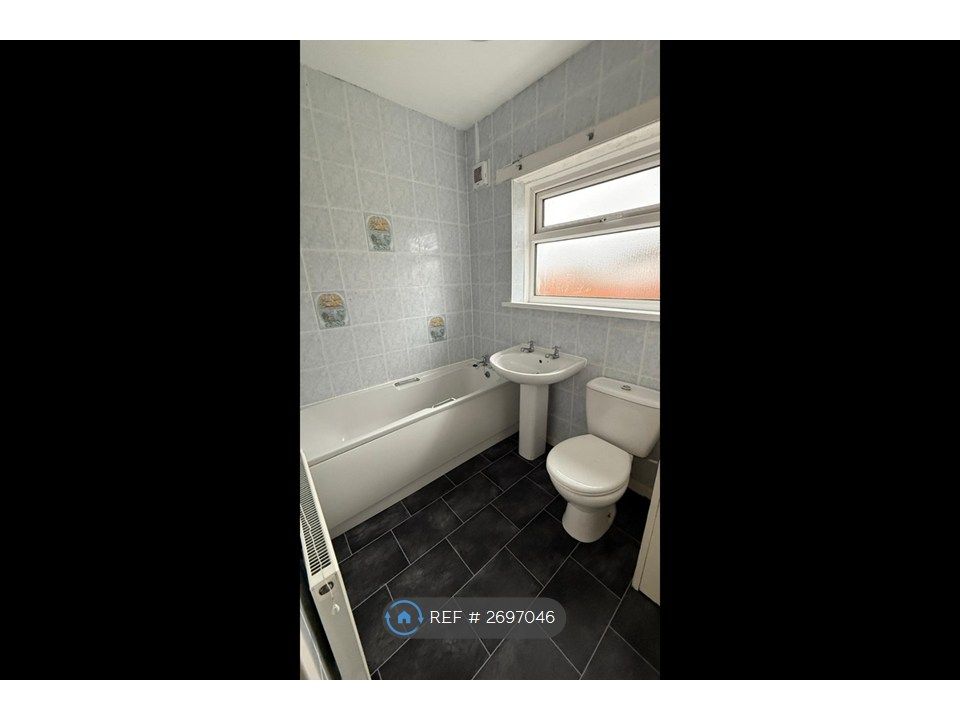 Property photo 3 of 7 Bathroom