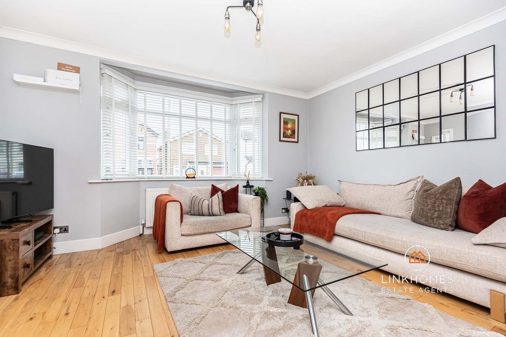 Property photo 3 of 37