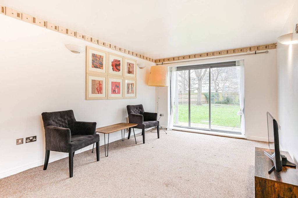 Property photo 3 of 12