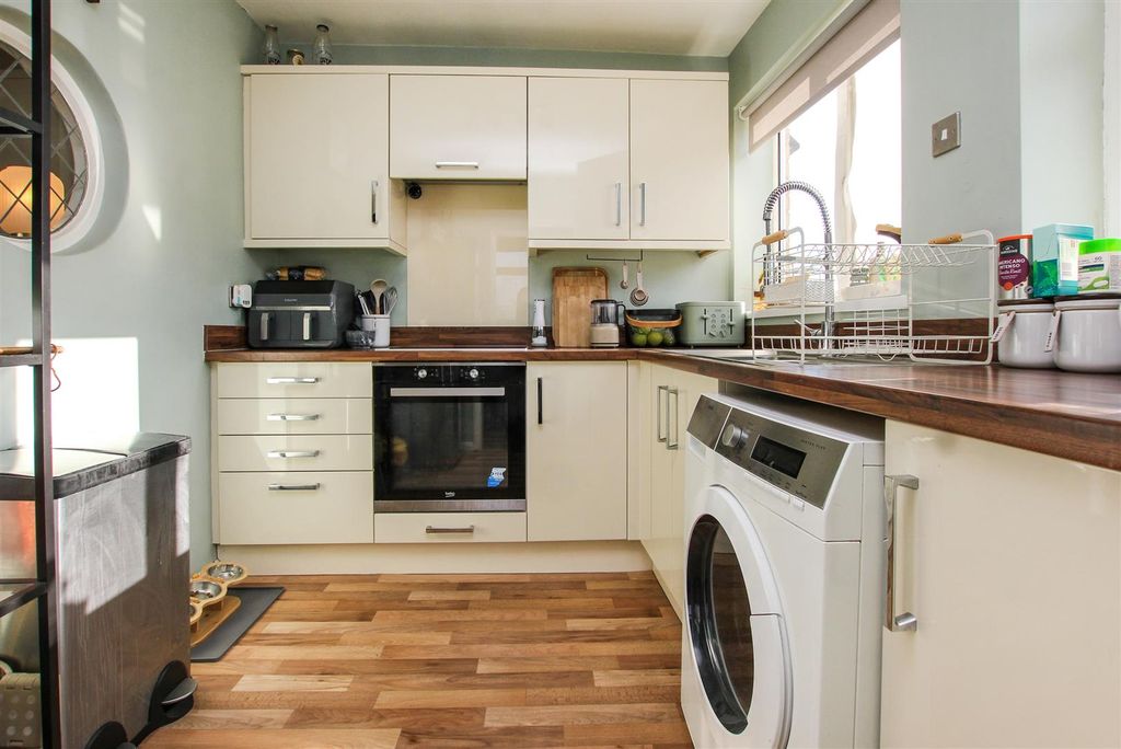 Property photo 2 of 18 Kitchen