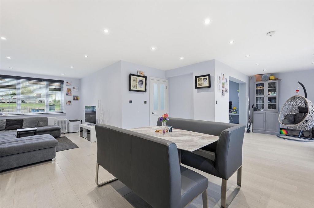 Property photo 2 of 28 Kitchen/Dining Room