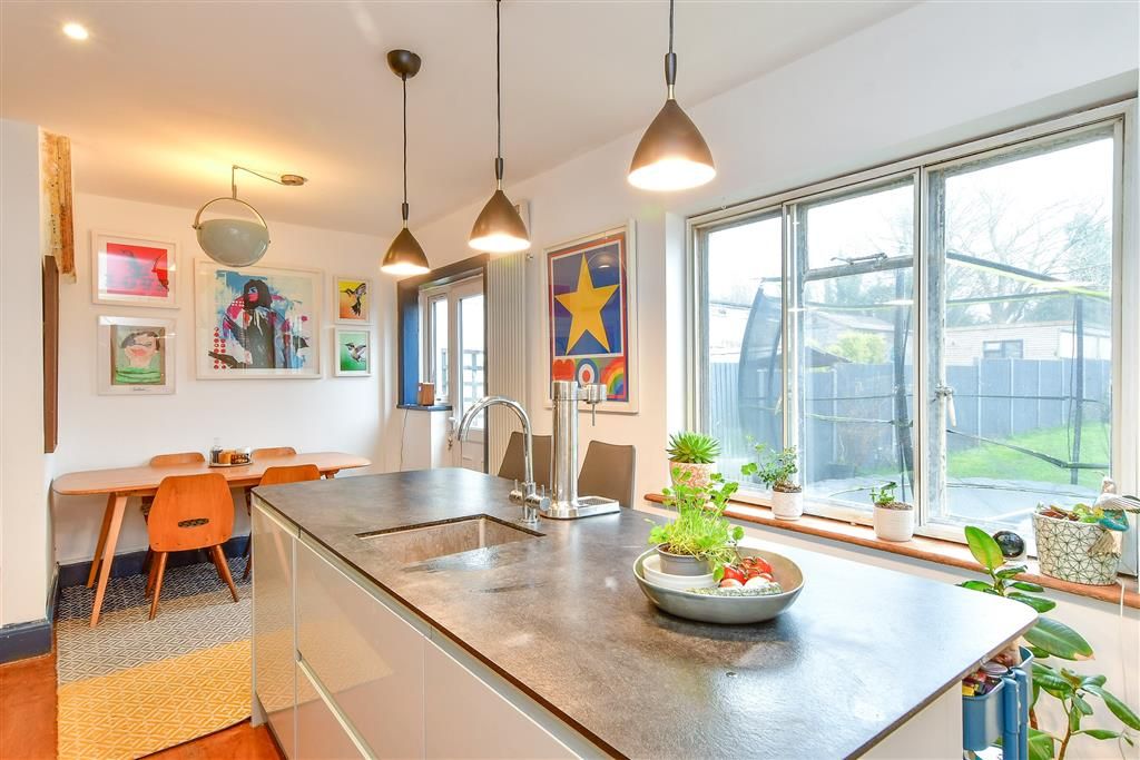 Property photo 3 of 12 Kitchen