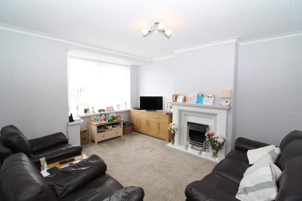 Property photo 2 of 14 Lounge