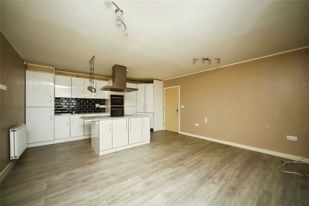 Property photo 2 of 13 Picture No. 11