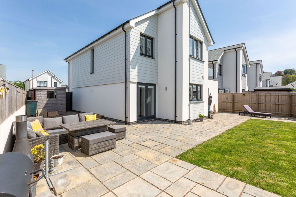 Property photo 1 of 42