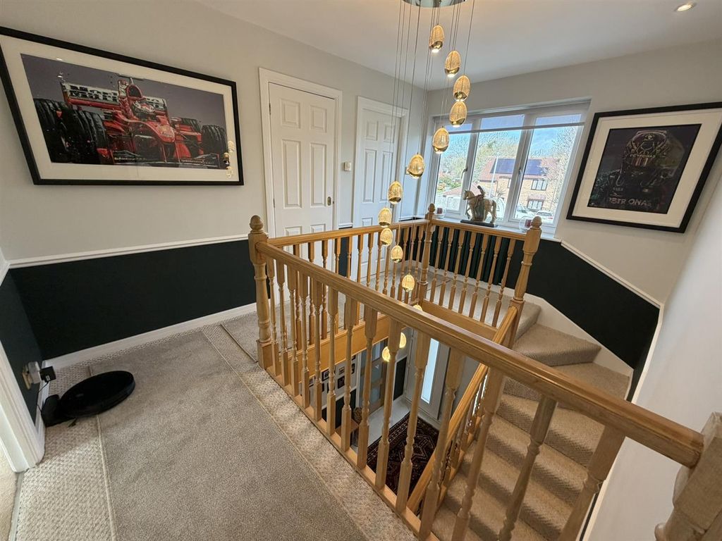 Additional image 12 of 4 bed property for saleShackleton Drive, Daventry NN11