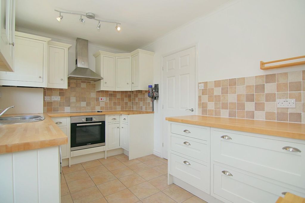 Property photo 2 of 15 Kitchen Diner