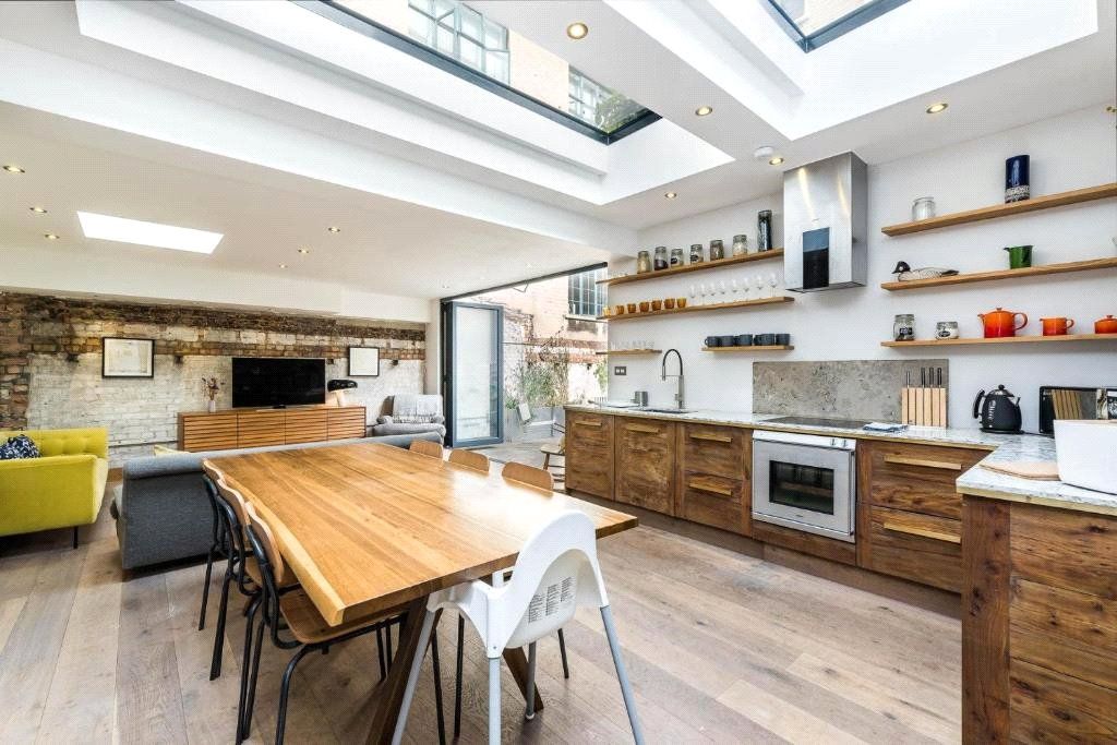 Property photo 2 of 17 Kitchen/Reception