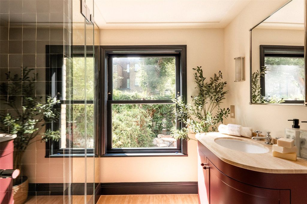 Property photo 3 of 14 Bathroom