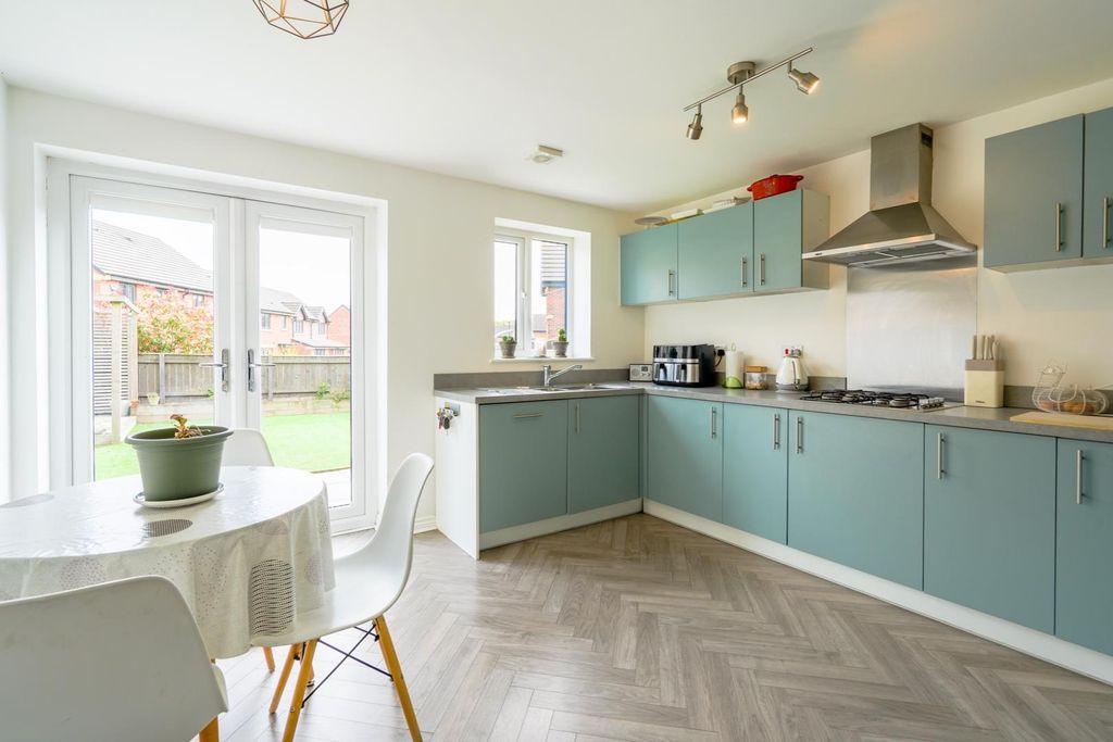 Property photo 3 of 9 Kitchen / Diner