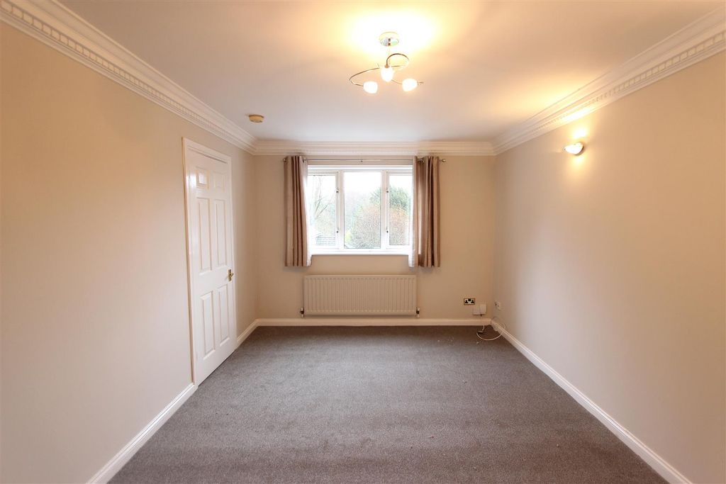 Property photo 3 of 7 Lounge