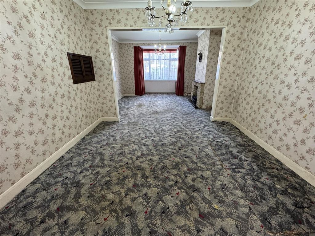 Property photo 2 of 9 Lounge Area