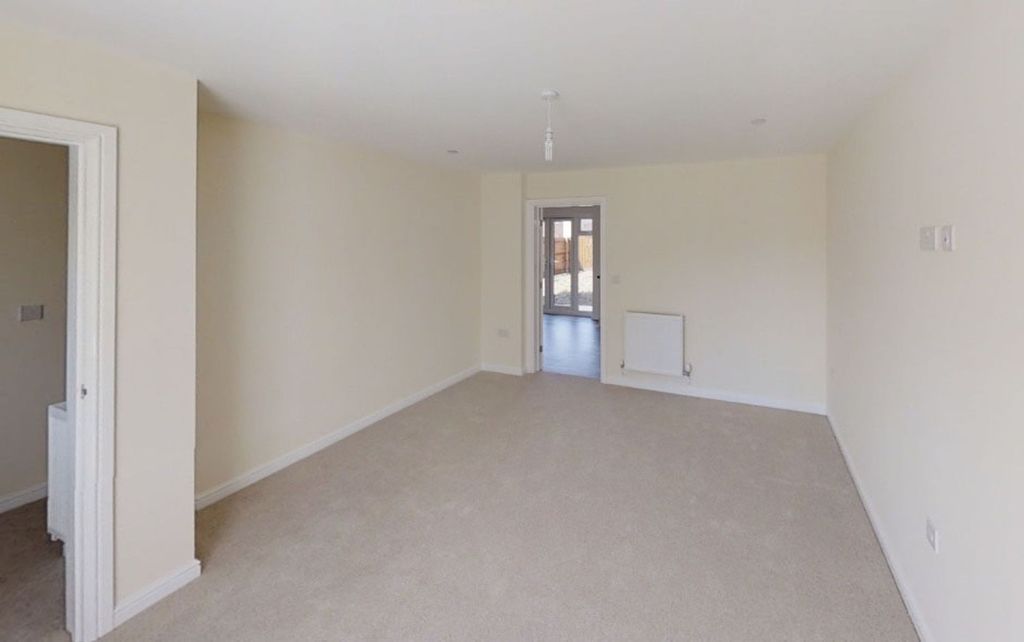 Property photo 2 of 9 Lounge