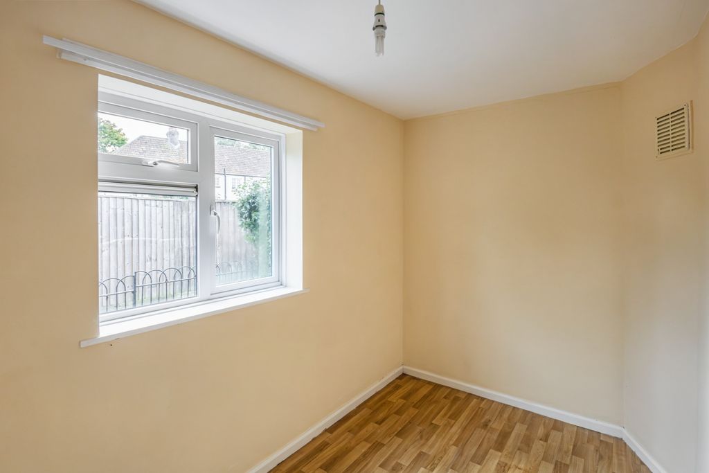 Property photo 2 of 17 8 Honey Mead, Calne, Wiltshire, Sn11 8Bh