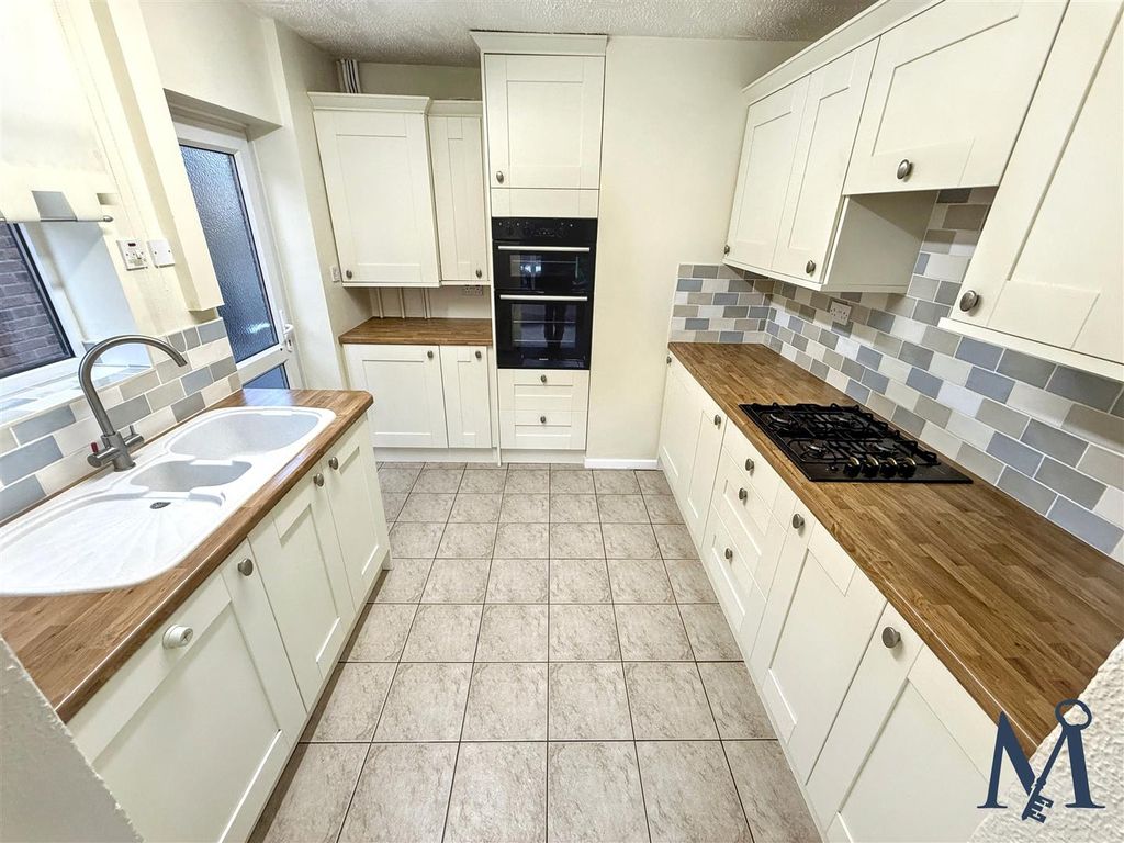 Property photo 2 of 20 Kitchen