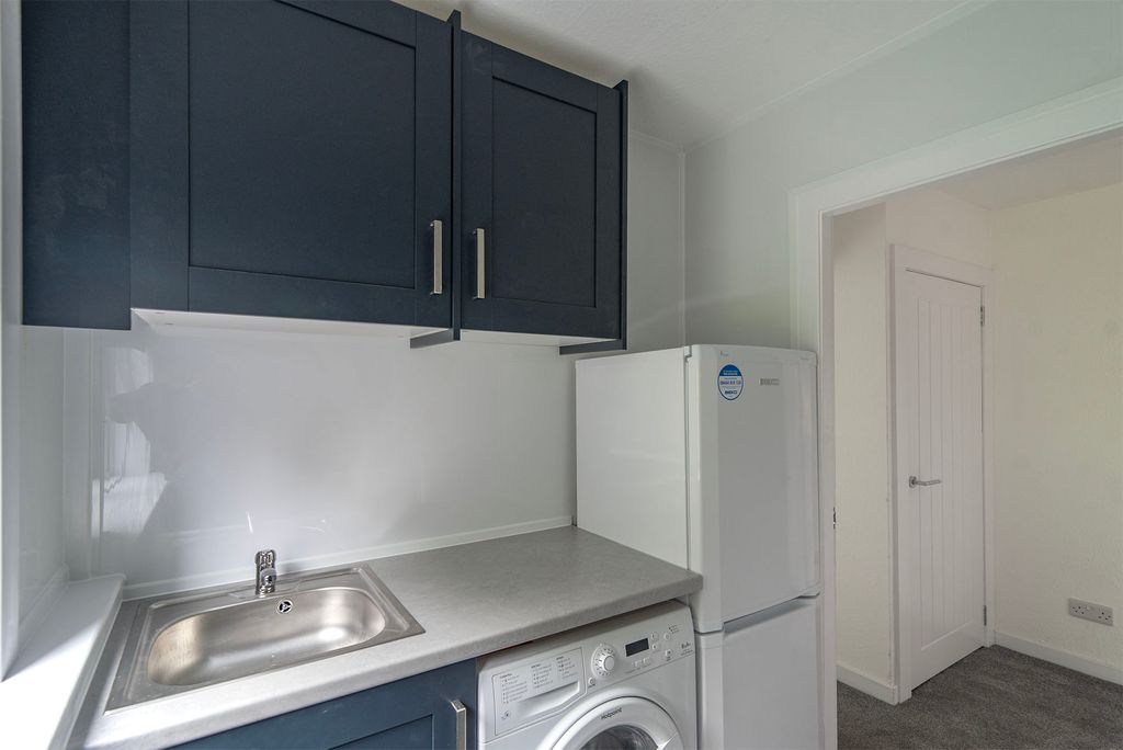 Property photo 3 of 12 07