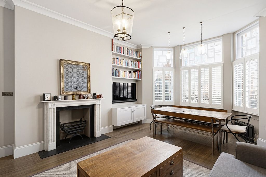 Property photo 1 of 17 Reception / Dinning