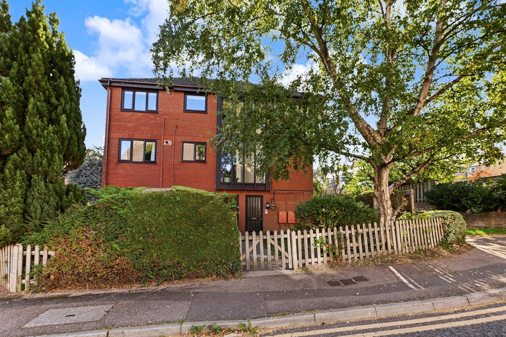 Property photo 1 of 18