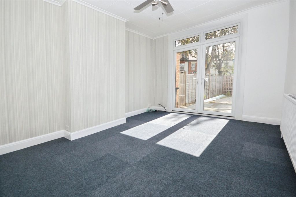 Property photo 3 of 11 Dining Room