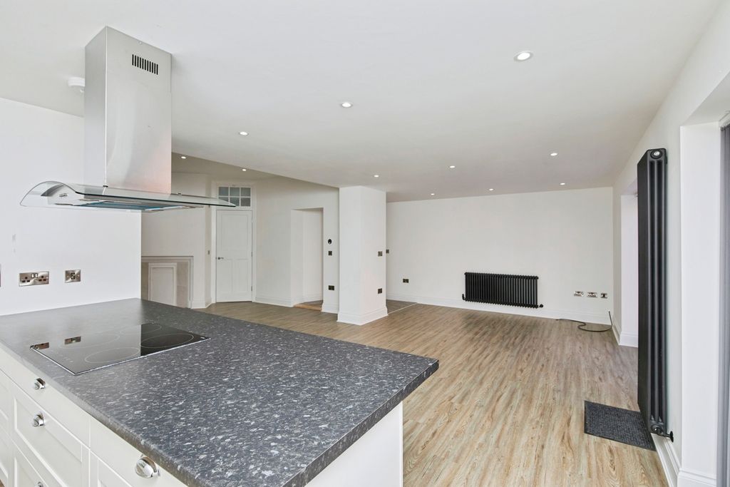 Property photo 2 of 26 Pbox-Img.Jpg