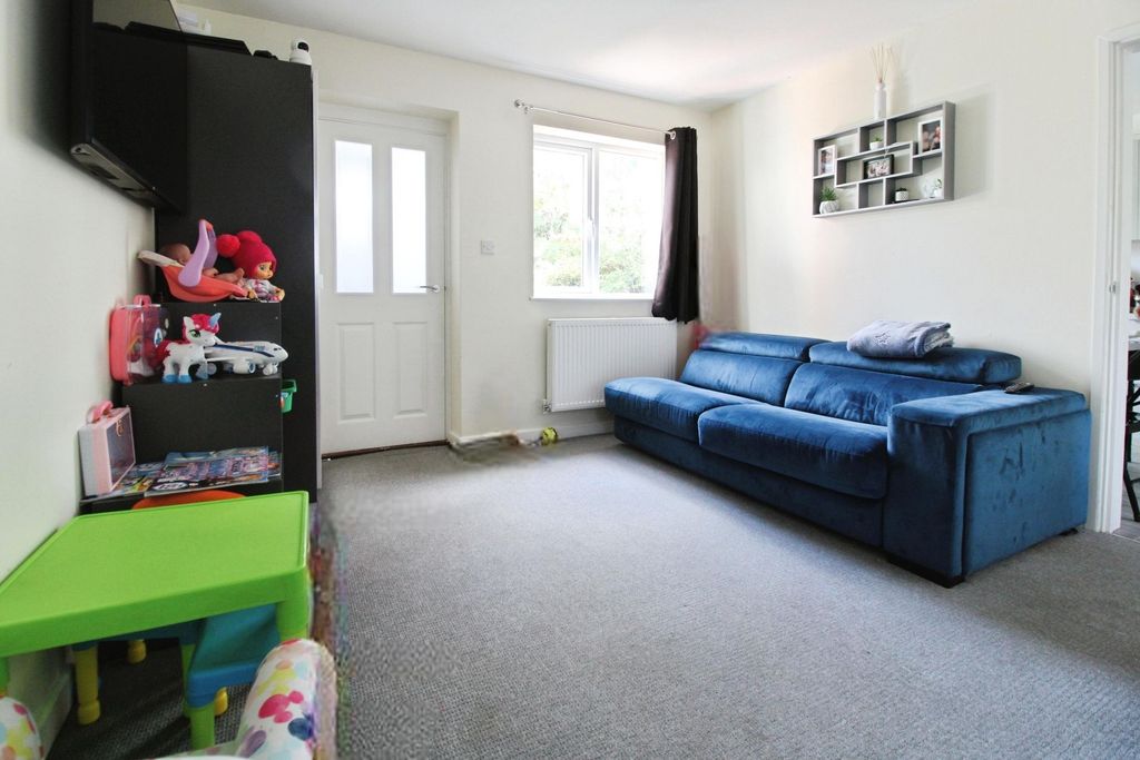 Property photo 3 of 8