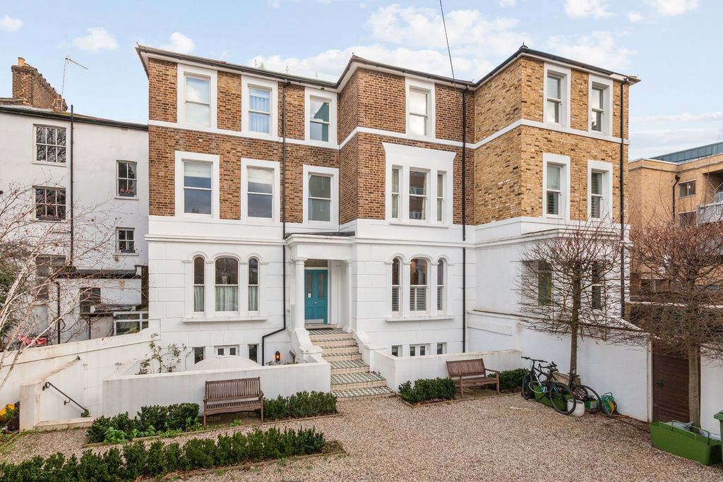 Property photo 2 of 12