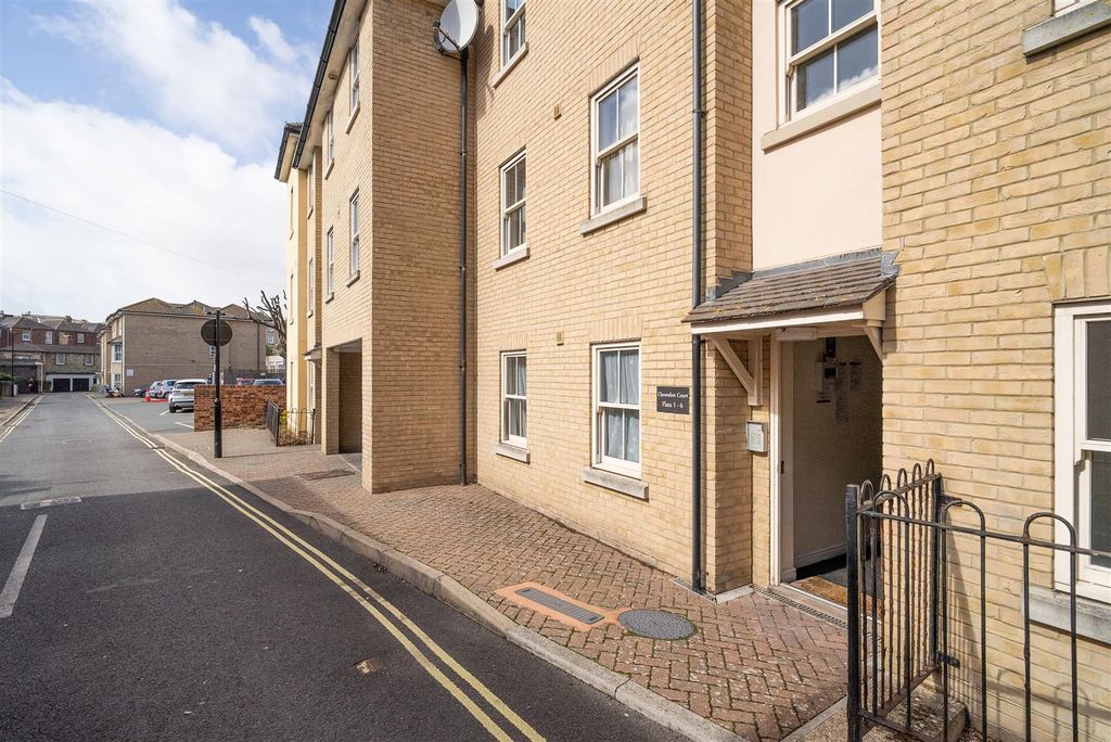 Property photo 3 of 9