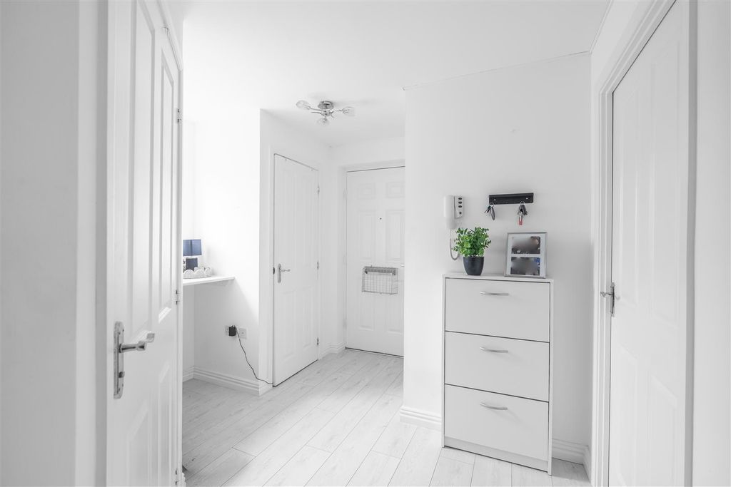Property photo 3 of 13 Hallway.Jpg