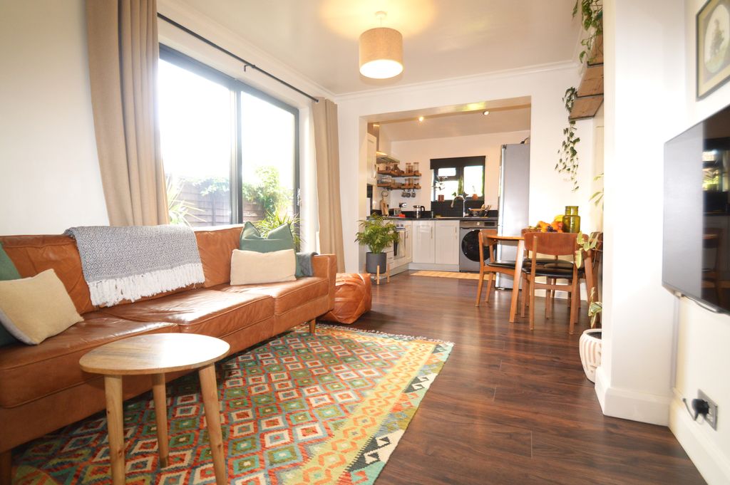 Property photo 3 of 9 Dsc_1734