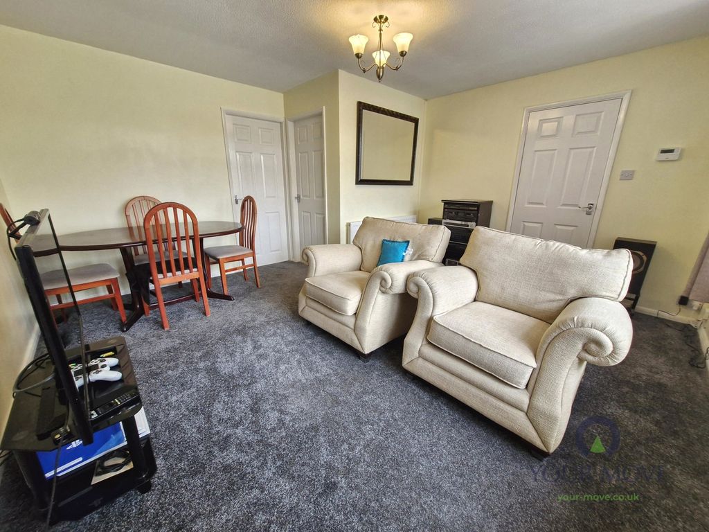 Property photo 3 of 15 Lounge