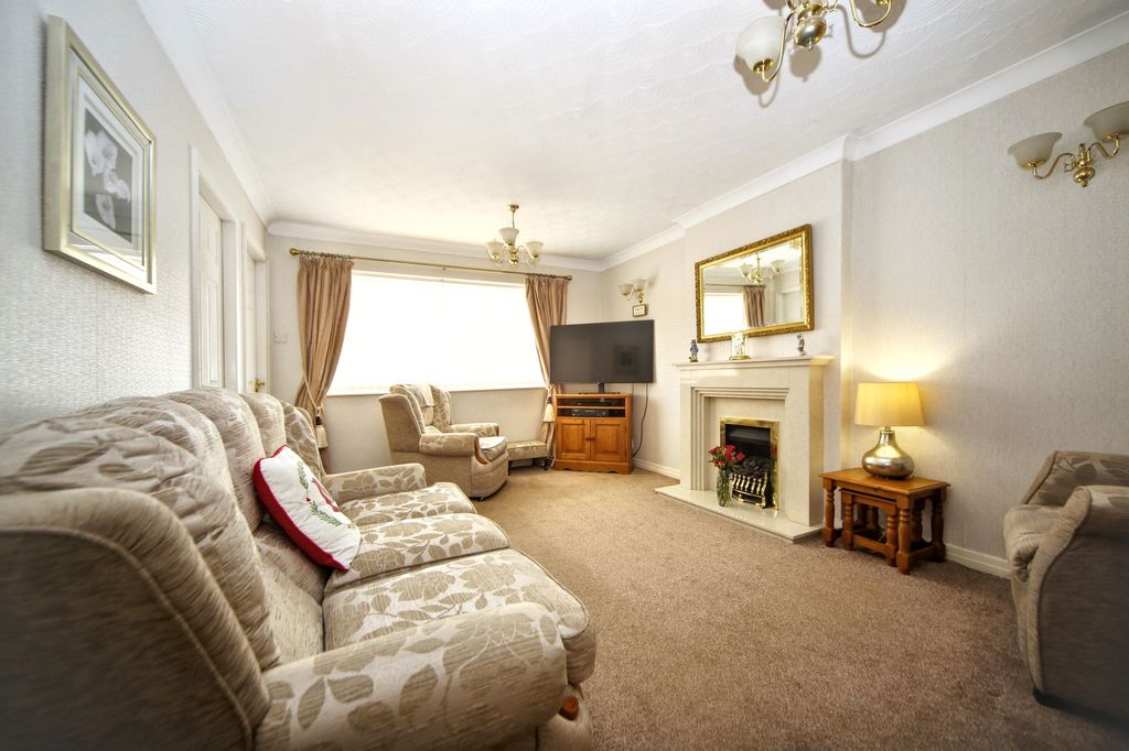 Property photo 2 of 21