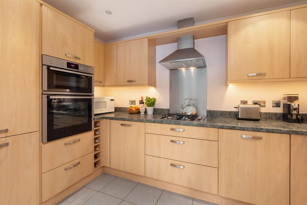 Property photo 3 of 14 Wicketts End, Whitstable