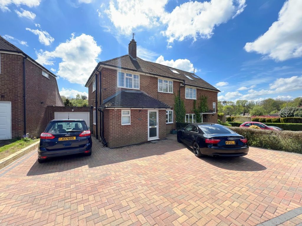 Property photo 1 of 10 3 Bedroom Semi-Detached House