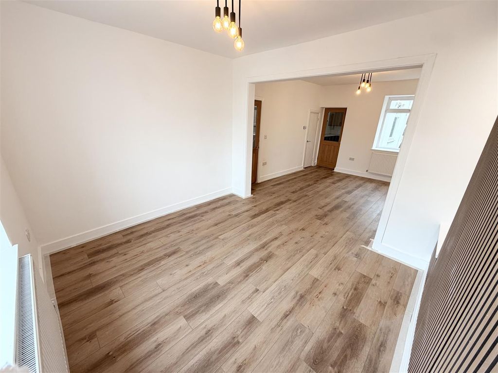 Property photo 3 of 28 Tempimageax6Oa8.Jpg