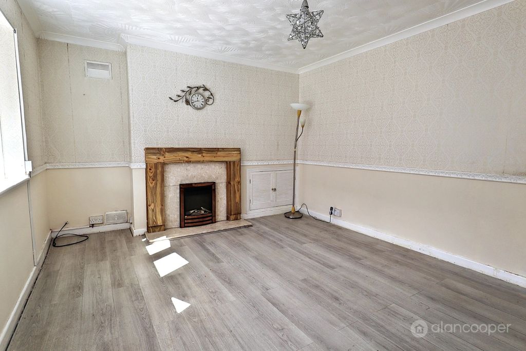 Property photo 2 of 22 5519675