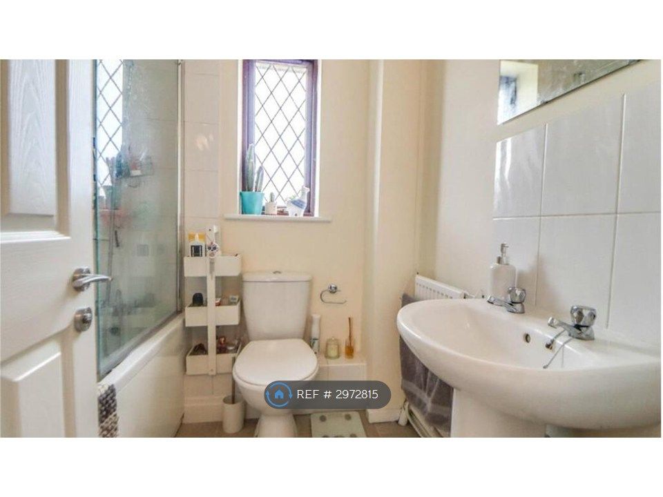 Property photo 3 of 9 Bathroom