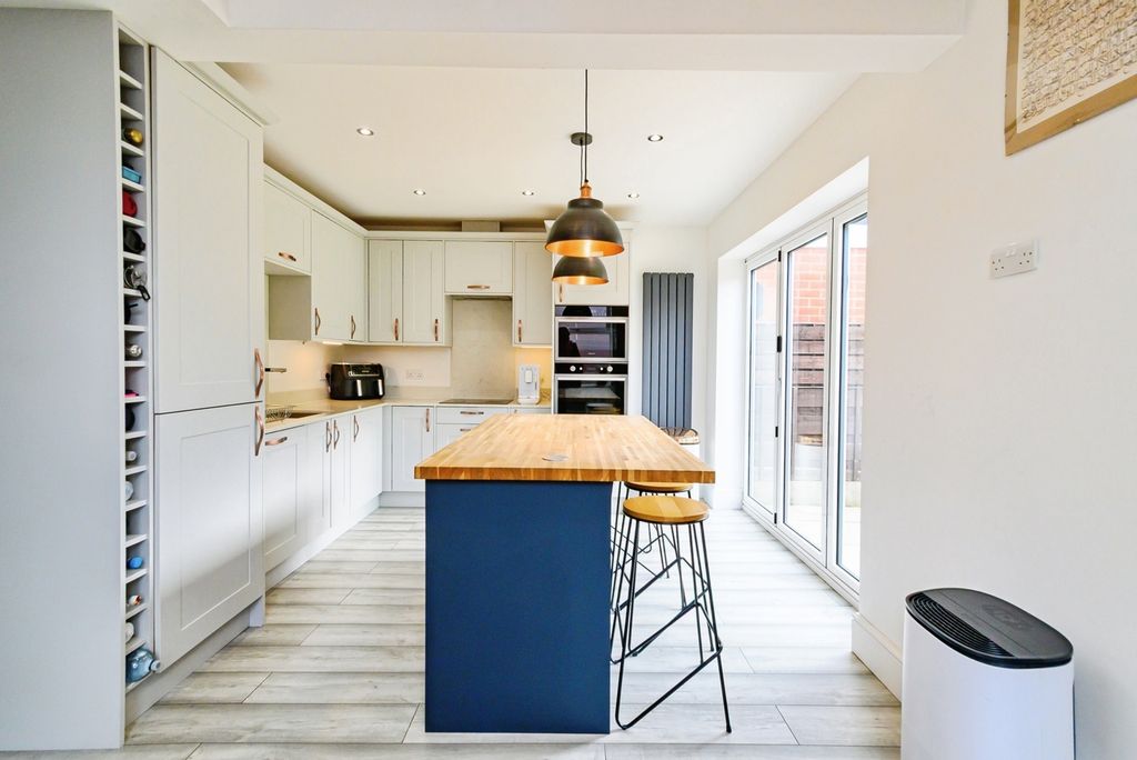 Property photo 2 of 16 Photo